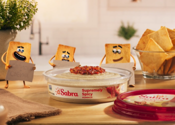 Hummus takes the spotlight in perfect snack combinations